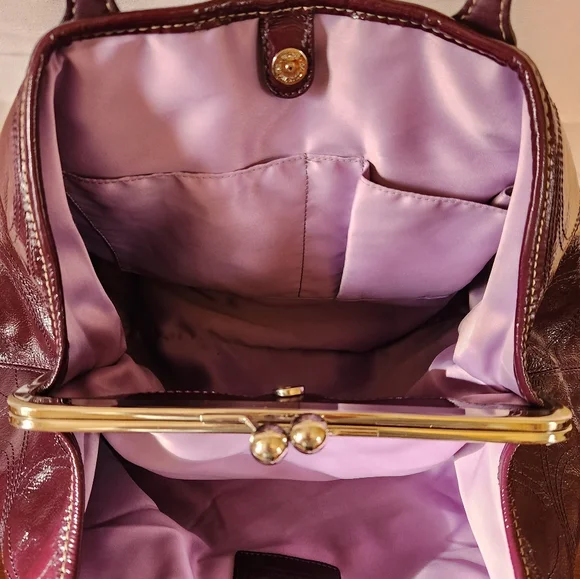 Spotless deep plum "Nora" Kisslock in patent leather. - Picture 9 of 11